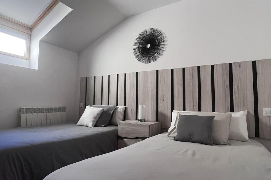 Atico Con Terrazas, Garaje Y Ascensor En El Casco Antiguo Apartment Huesca Bagian luar foto