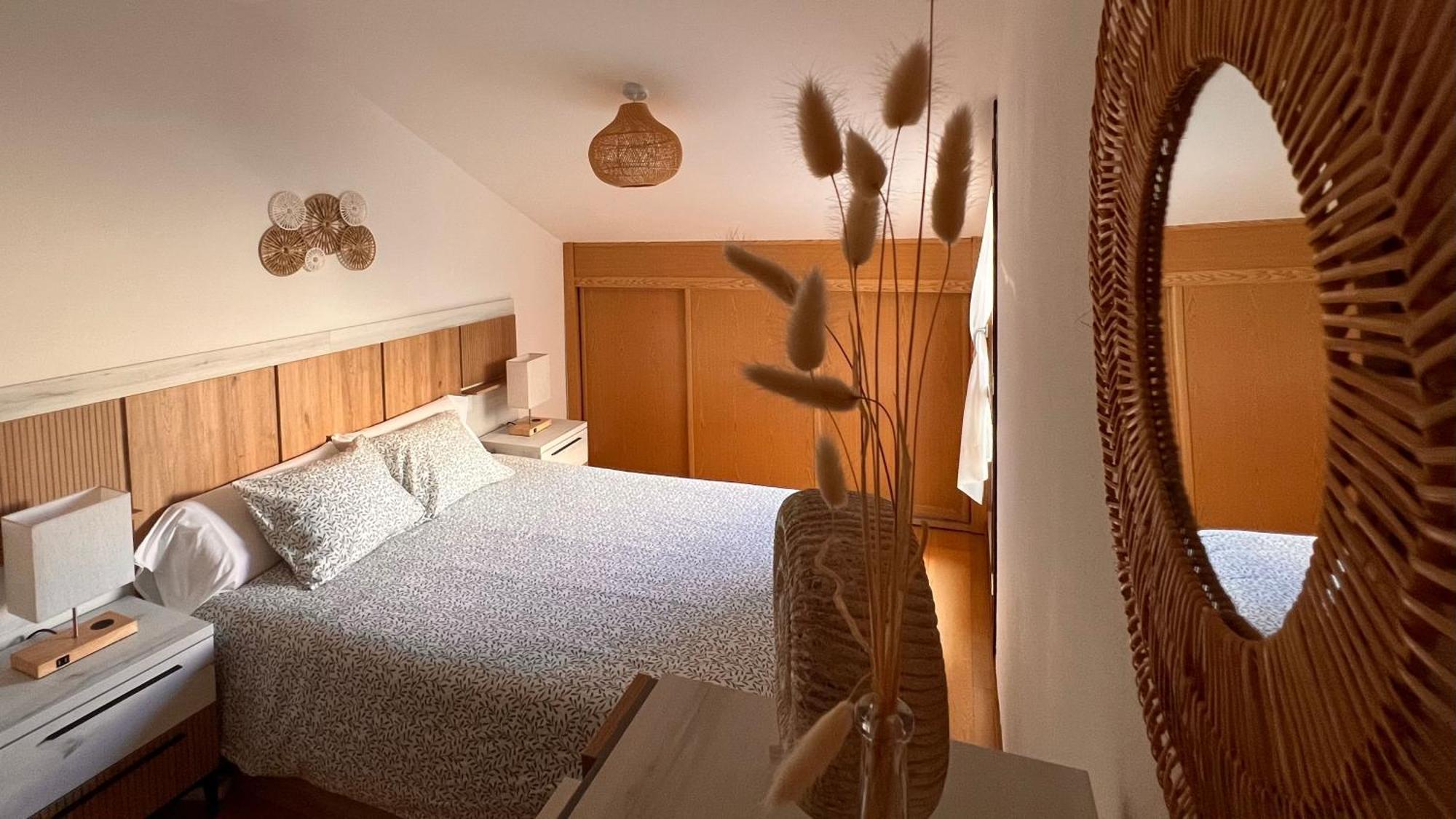 Atico Con Terrazas, Garaje Y Ascensor En El Casco Antiguo Apartment Huesca Bagian luar foto
